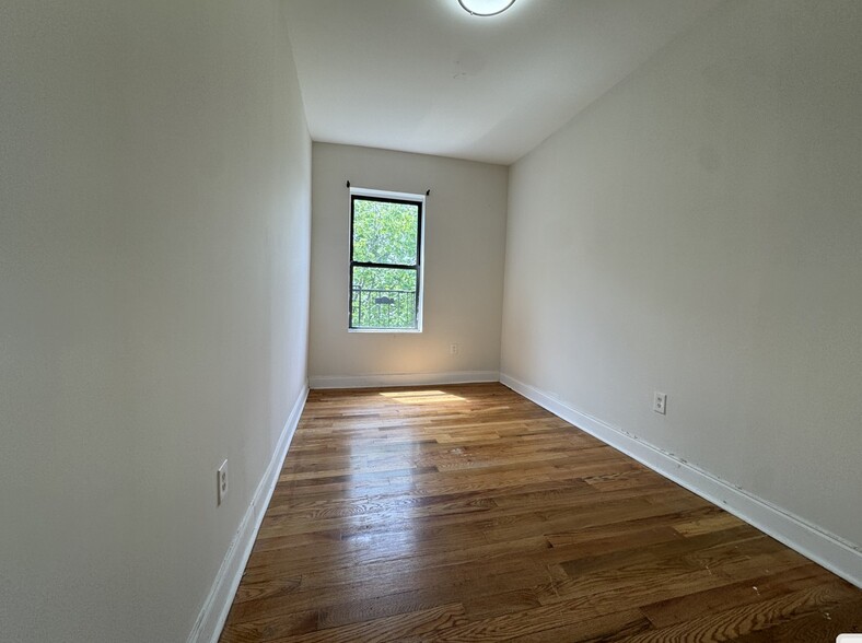 191 Myrtle Ave 3R - 189 Myrtle Ave