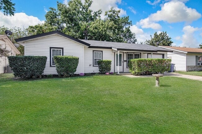 Building Photo - 541 NW Lorna St