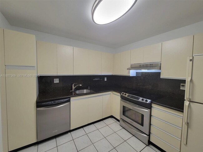 Building Photo - 18151 NE 31st Ct