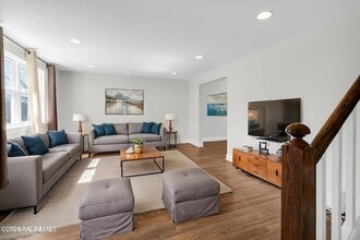 Building Photo - 119 Manor Dr