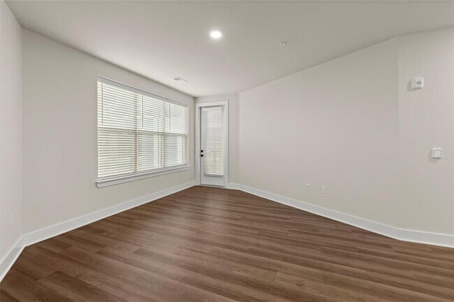 Building Photo - 2648 Sandy Plains Rd