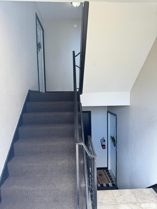 Building Photo - 400 N 5th St