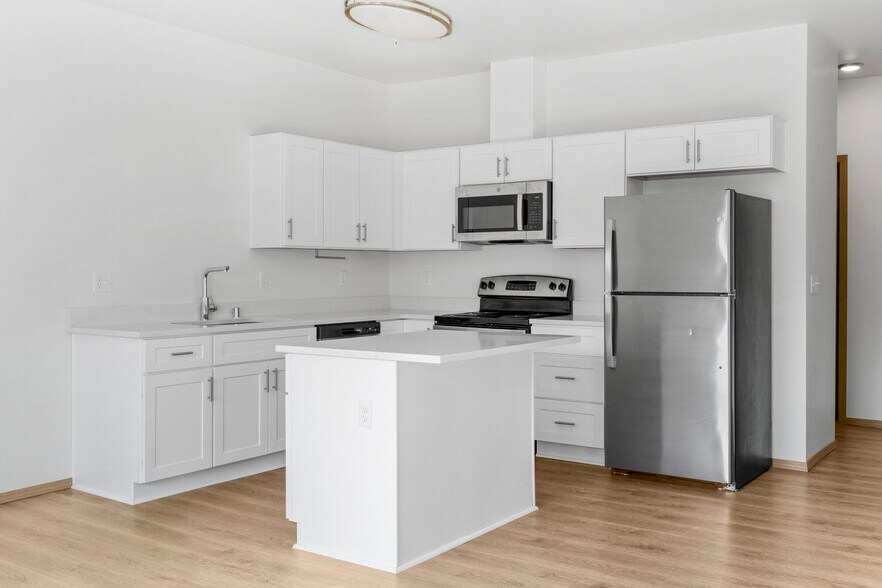 Primary Photo - 4th St Apartments
