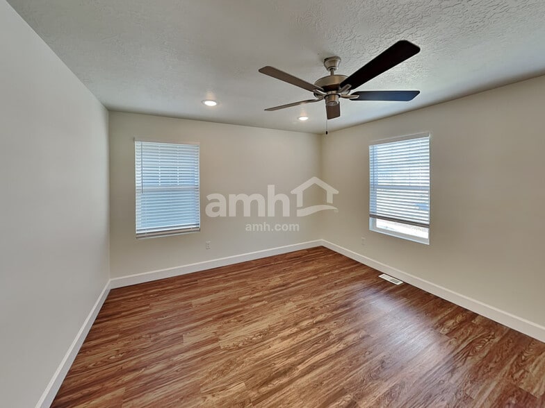 Building Photo - 6109 W Arranmore Dr