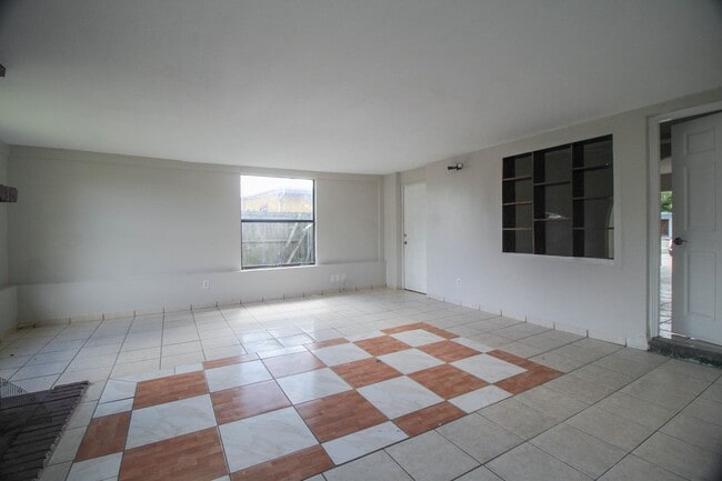 Building Photo - 15 N Oxalis Dr