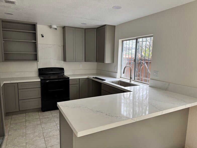 Building Photo - 2250 Saint Croix Ct