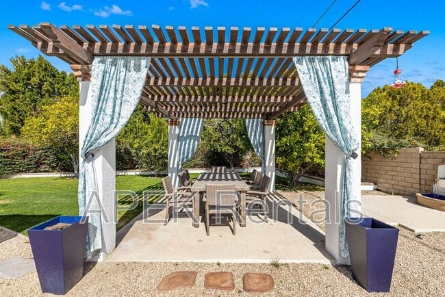 Building Photo - 2290 N Victoria Rd