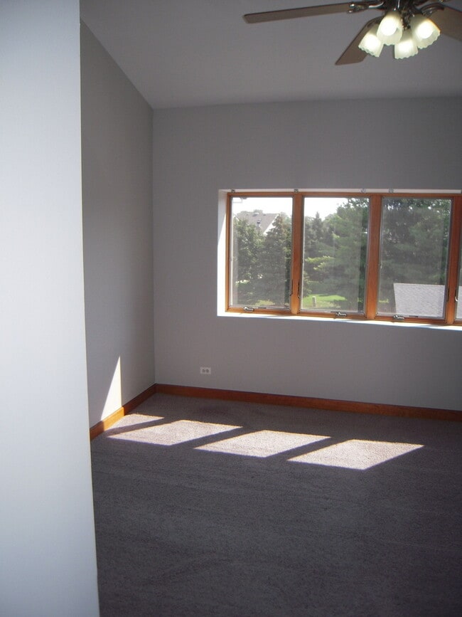 Building Photo - 16649 Oak Park Ave