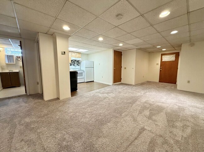 Building Photo - 604 Primos Ave