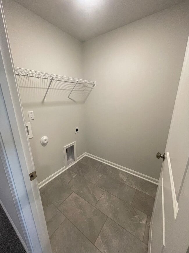 Building Photo - Charming 3 Bedroom Home Located in Raleigh