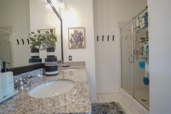 Building Photo - 384 Ralph McGill Blvd NE