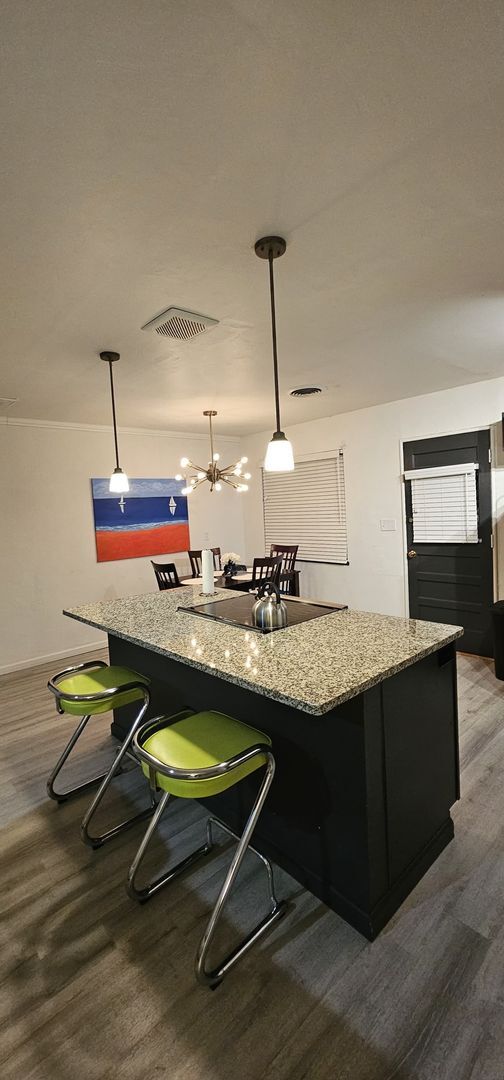 Building Photo - Fully Furnished Home in Putnam Heights + All Appliances