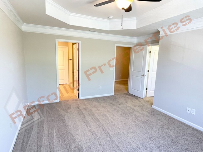 Building Photo - Great Location! Elegant 3 Story 4 Bedroom ...