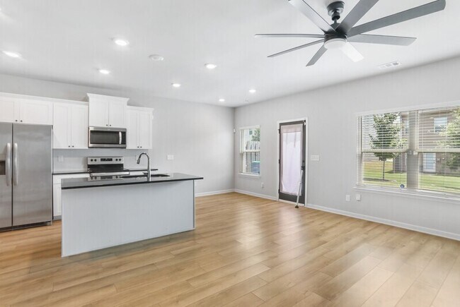 Building Photo - 7122 Chara Ln