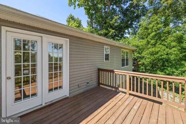 Building Photo - 345 Brown Ave