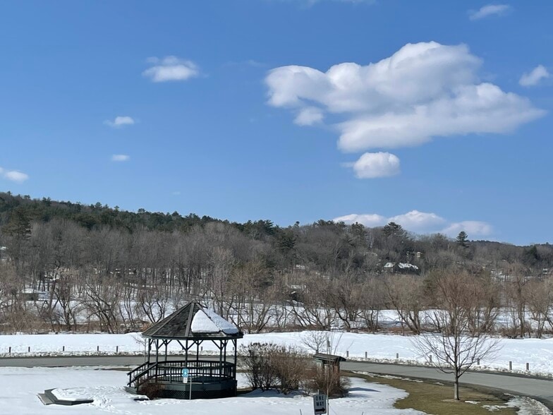 Building Photo - 91 Village Green Cir