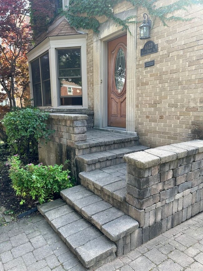 Building Photo - Charming and Spacious Home for Rent in Exclusive Peterson Park Neighborhood