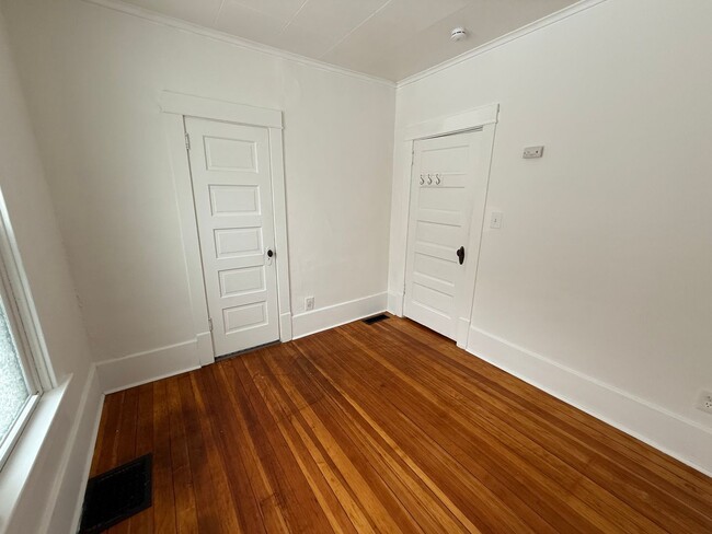 Building Photo - 1/2 OFF 1st MONTH'S RENT - Cozy Home w/ La...