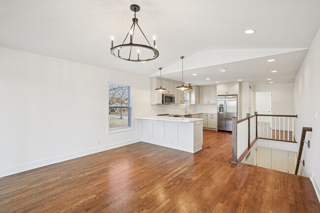 Building Photo - Main St Townhomes