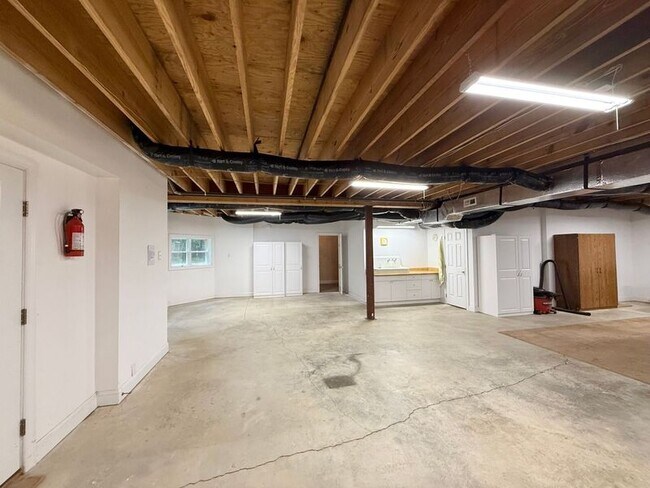 Building Photo - 3021 Hickory Tree Pl
