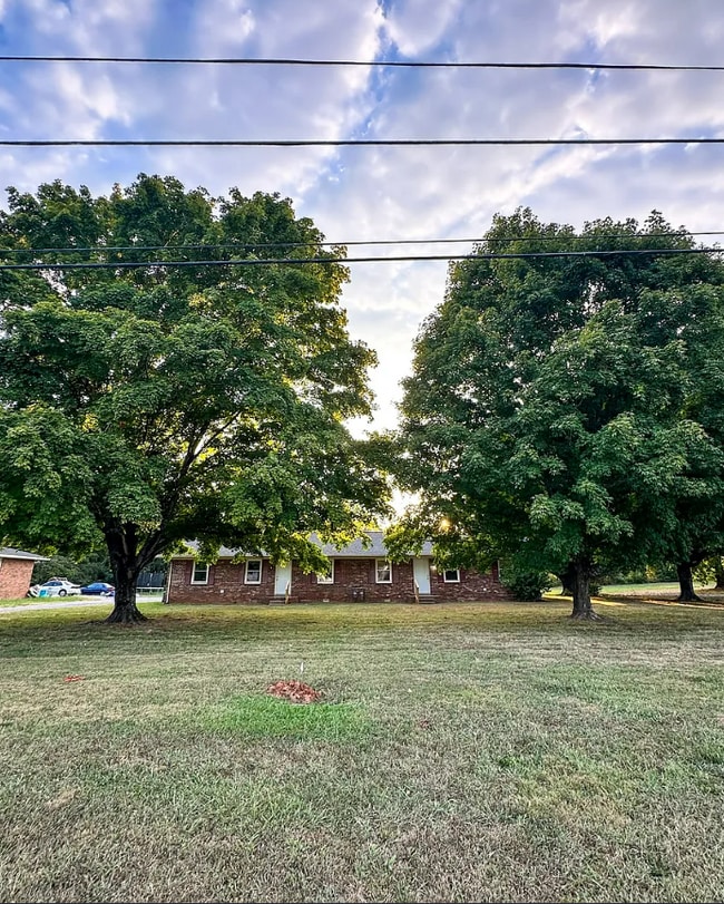 Building Photo - 2725 Blackman Rd