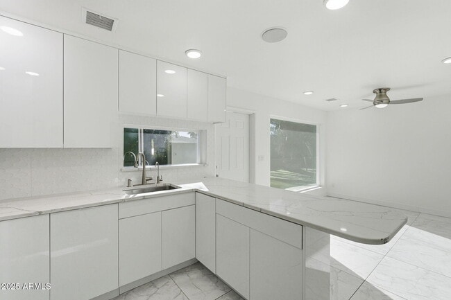 Building Photo - 7921 E Willetta St