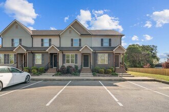 Building Photo - 2 Bedroom 2 Bathroom Town Home Close Proximity To Campbell