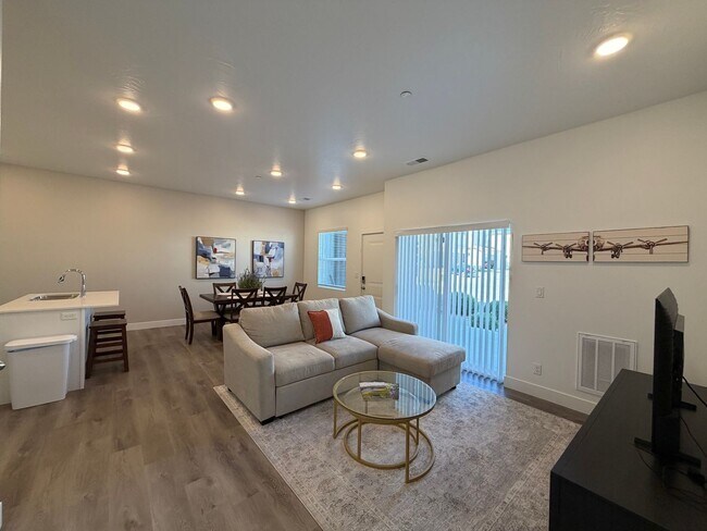 Building Photo - 5801 S Garnet Dr