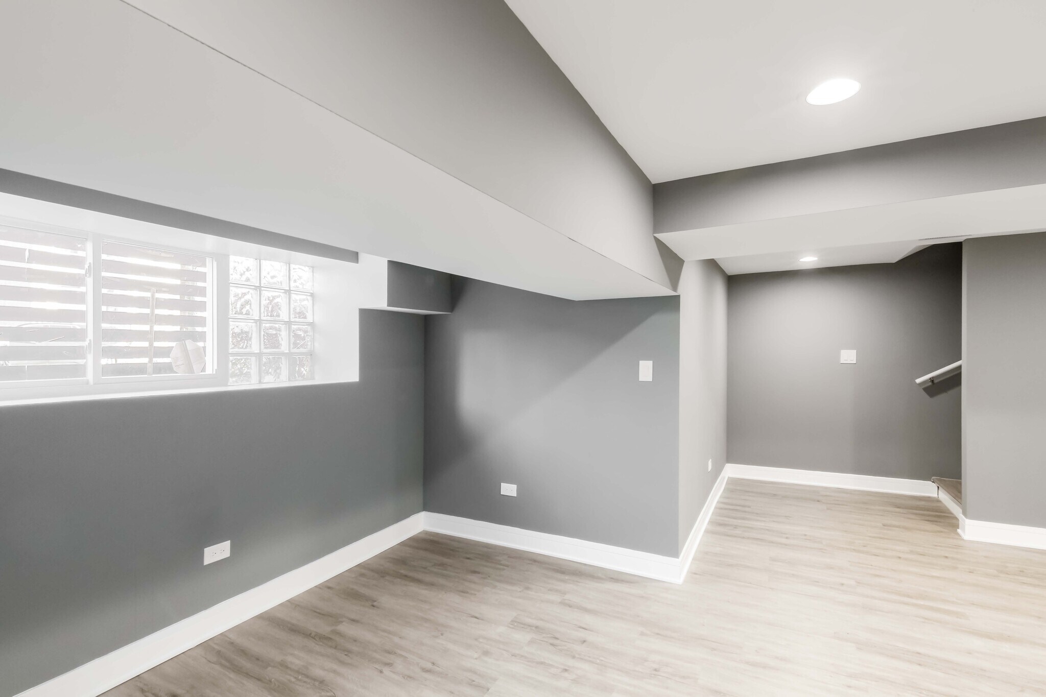 Nook (floors different) - 634 N Hamlin Ave