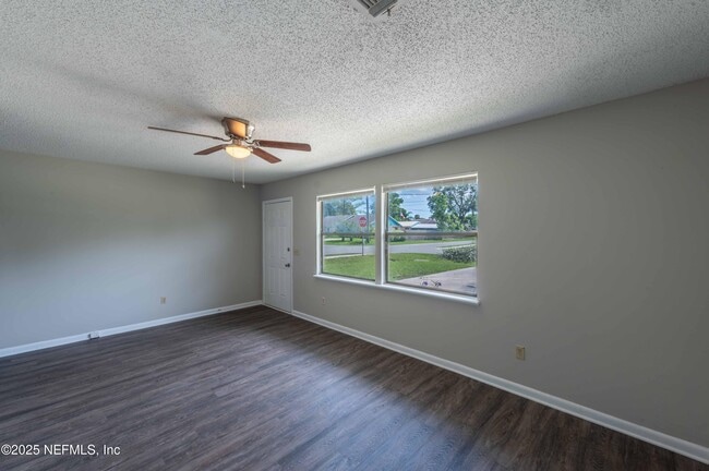 Building Photo - 890 Hibiscus St