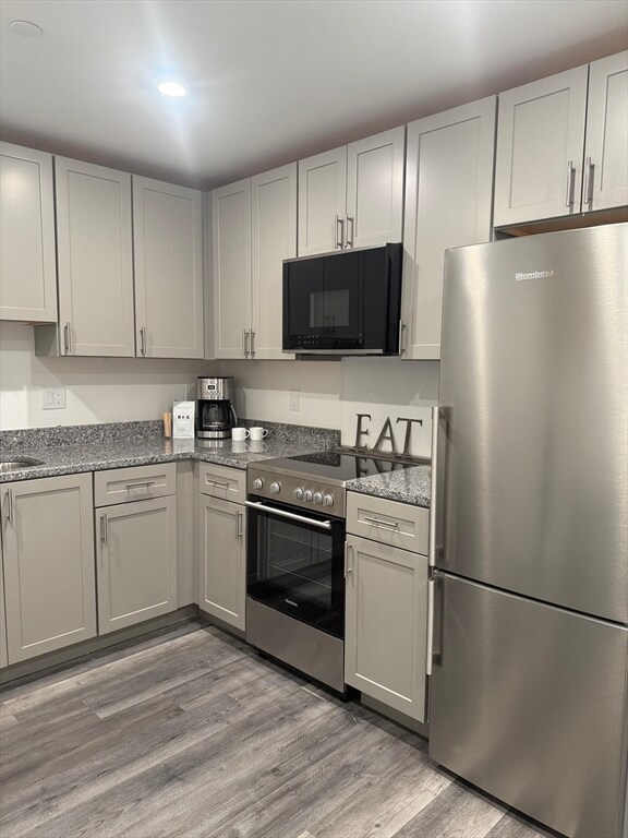 Building Photo - 585 Essex St