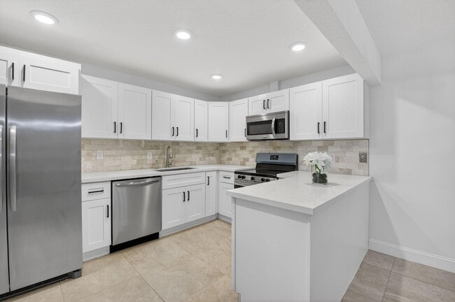 Building Photo - 717 NW 29th Ave