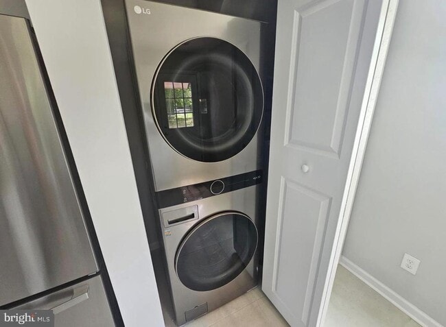 Building Photo - 2811 Lime St