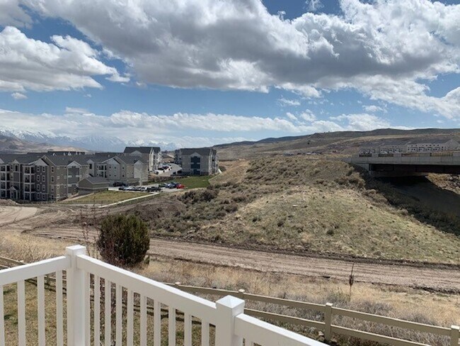 Building Photo - Beautiful Townhome in Great Location!