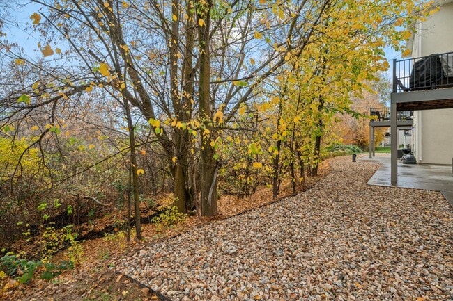 Building Photo - 645 S Plum Creek Ln E