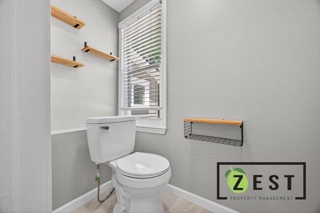 Building Photo - Beautiful Updated 4 Bed 1.5Bath Colonial **Open House Sunday June 21st from 1pm to 2pm**