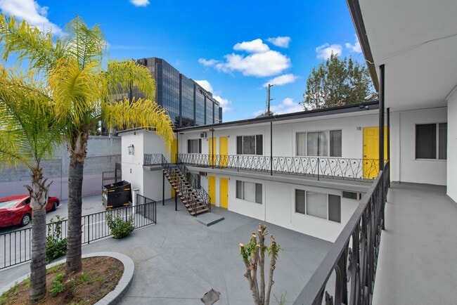 Building Photo - 10926 Hortense St