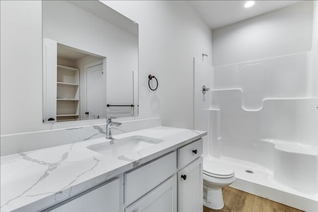 Building Photo - Beautiful Three Bedroom, Two Bathroom