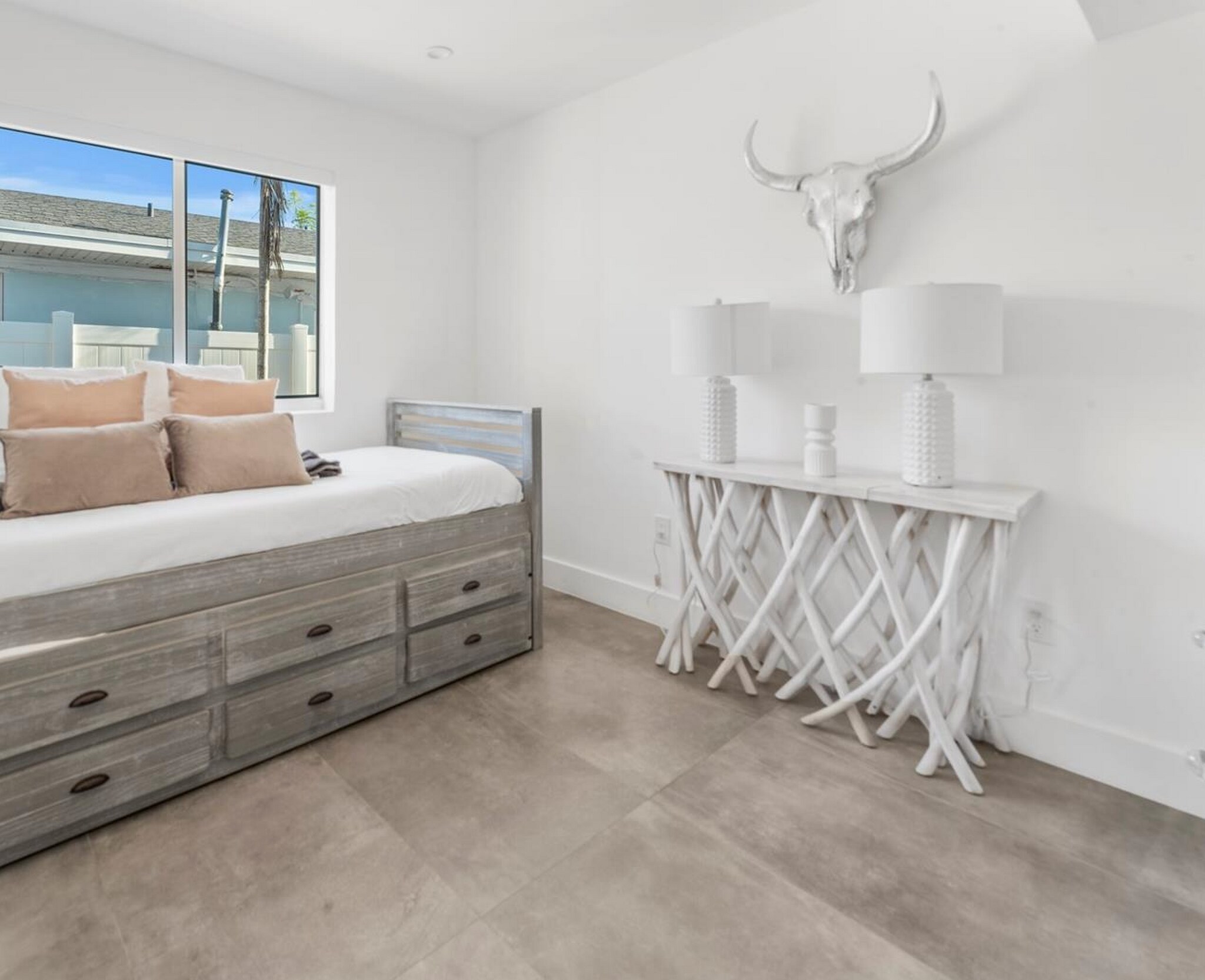 Building Photo - 7610 Bayside Ln