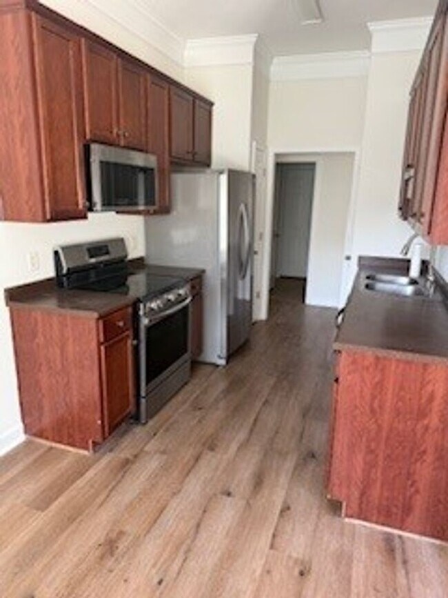 Building Photo - Ready for Move in September 1st 4 bedroom 2 bathroom Bloomingdale Ga