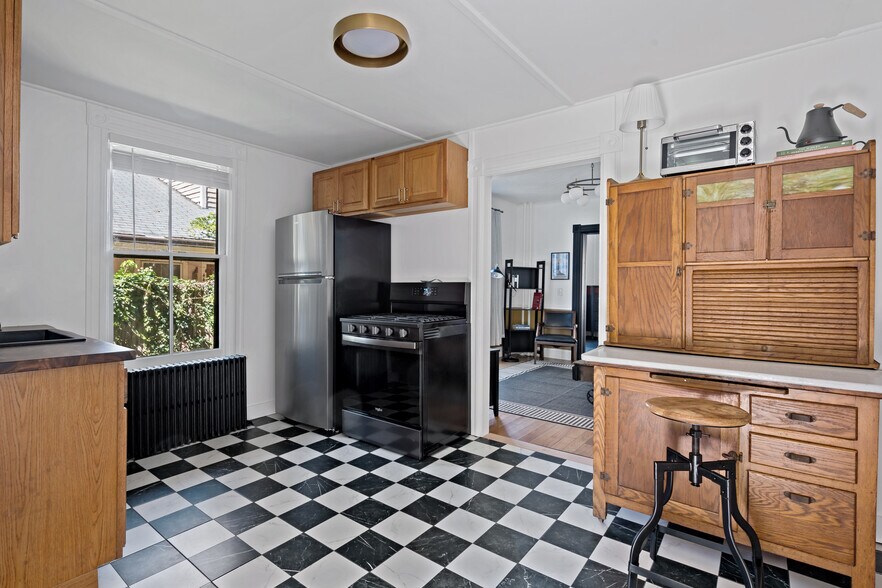 Building Photo - 4413 Albany Post Rd