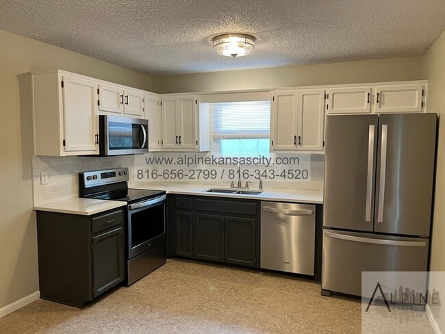 Building Photo - 2 Units Available Across from Congress Mid...