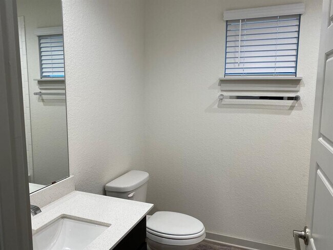 Building Photo - 121 Parryi Cove