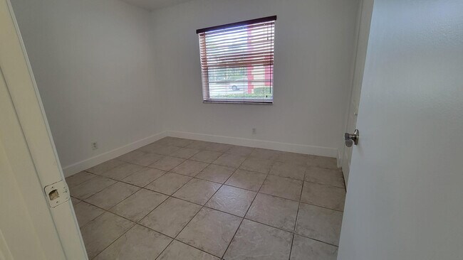 Building Photo - 3712 N University Dr