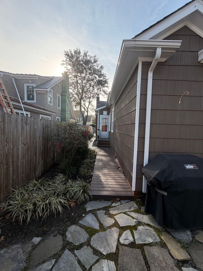 Building Photo - 3BR Beach House on 44th Street