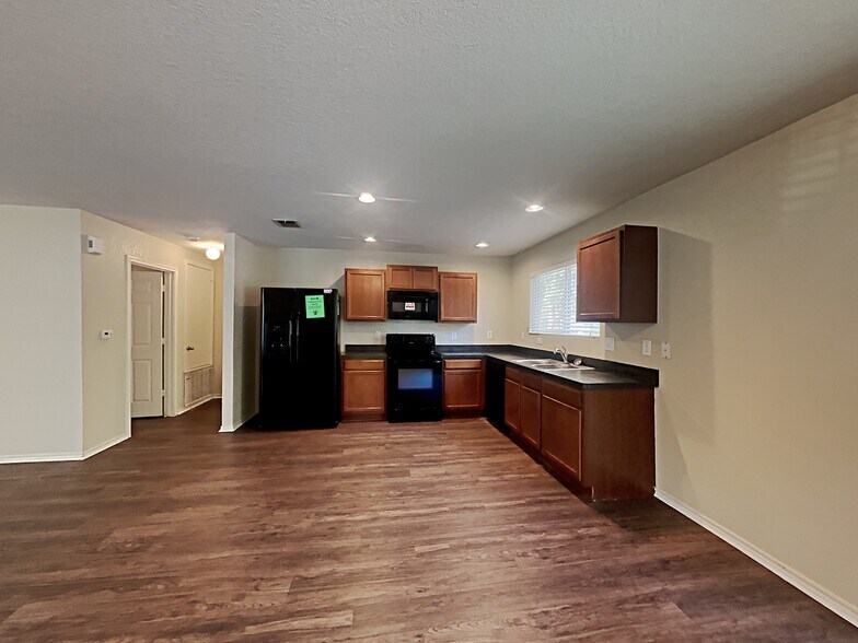 Building Photo - 7215 Geranium Path