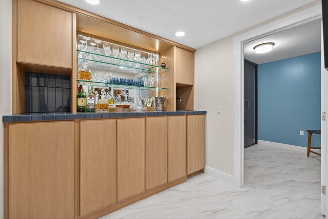 Building Photo - 501 S Seas Dr