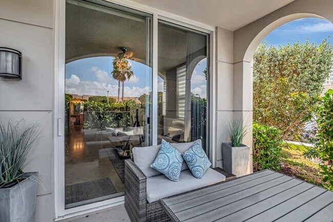 Building Photo - 3606 S Ocean Blvd