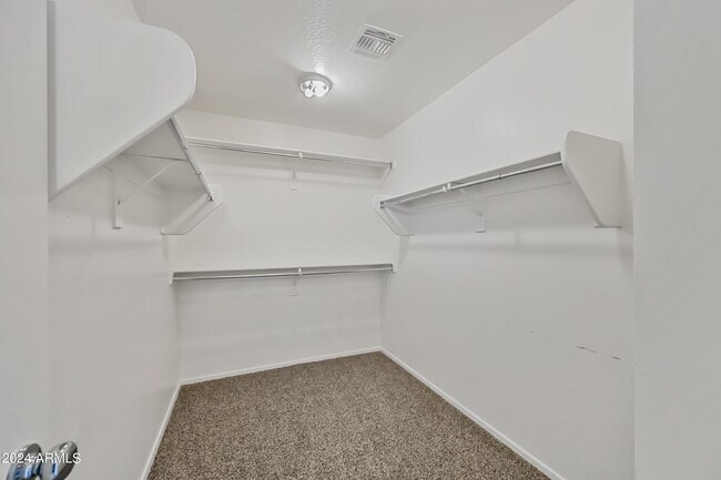 Building Photo - 2257 S Ponderosa Dr