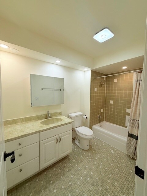 Building Photo - 833 Heritage Dr